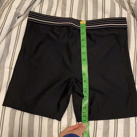 Under Armour Workout Shorts - Picture 8 of 8